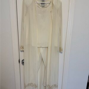 Vintage Elegant Cream Three-Piece Set